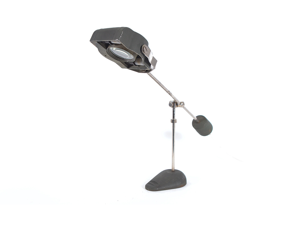 TABLE LAMP WITH MAGNIFYING GLASS